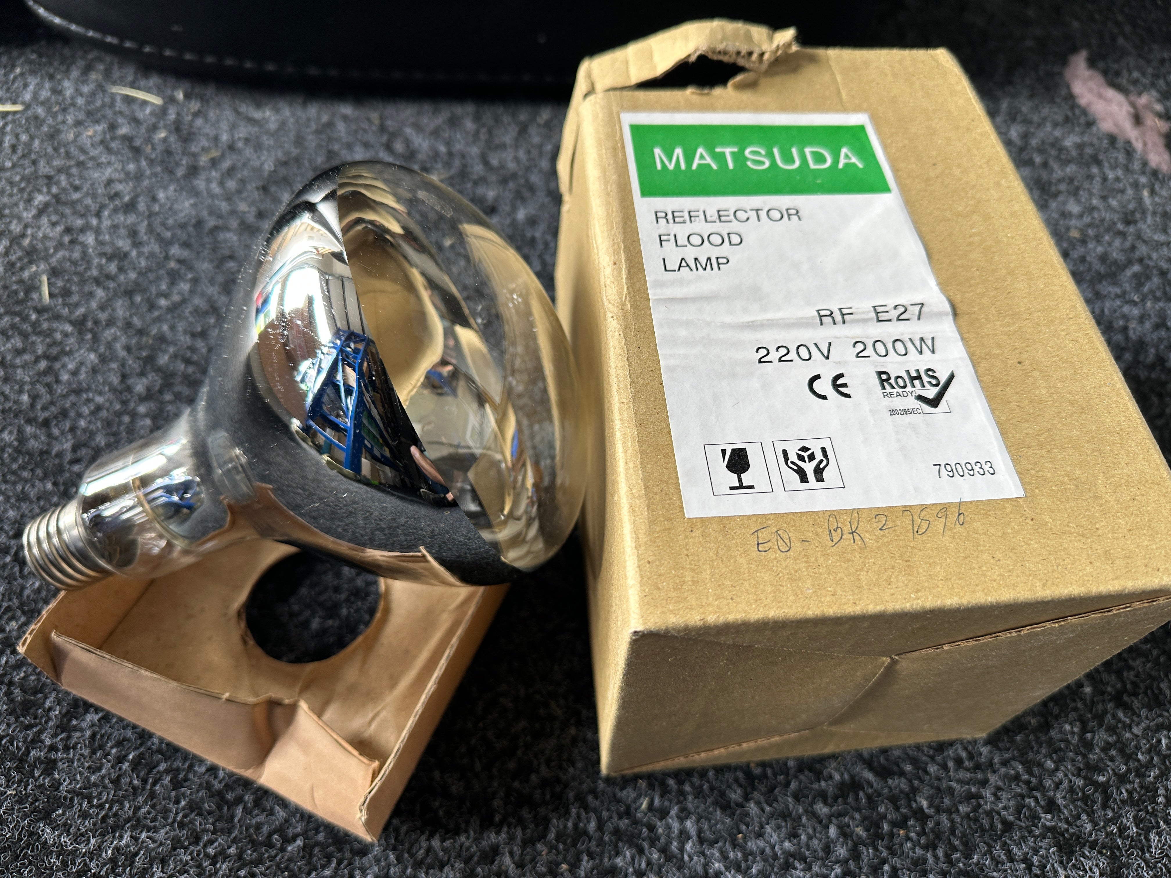 LAMP: E27 240V 200W CLEAR REFLECTOR